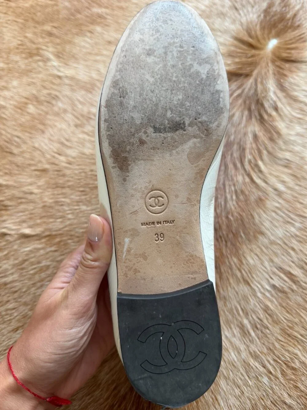 CHANEL White Crinkled Leather Flats with Black Patent Cap-Toe and Gold Chain
